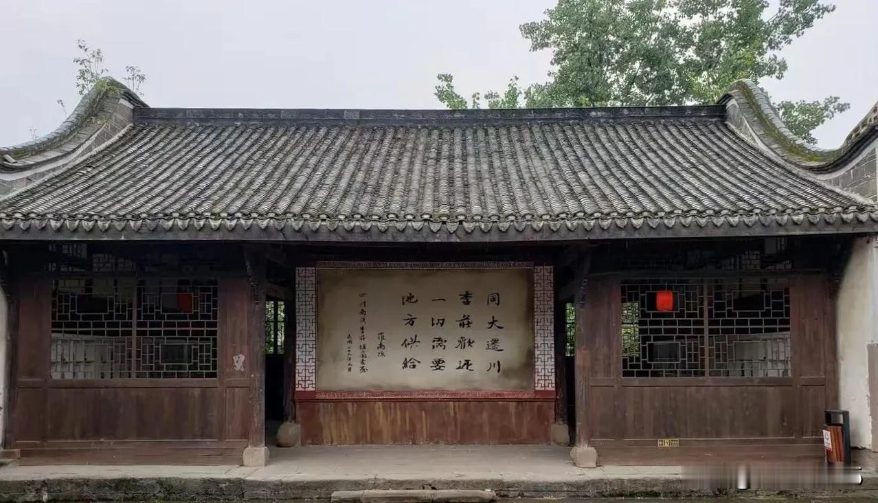 春雪傲红梅
