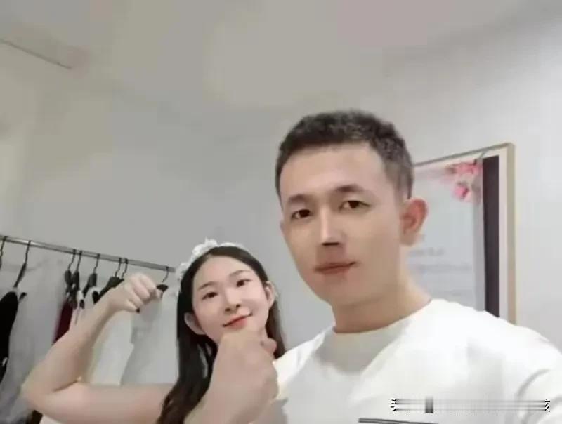 杭州icon出轨女护士的公公去世了，
原本幸福的家庭就这么散了。
可怜男子的老母