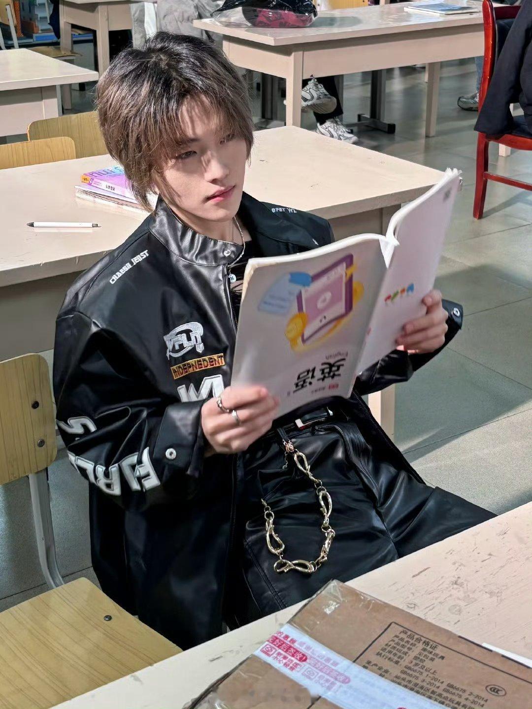 一年级新生司马光报道 老师，我家司马光把书拿反啦~pel短剧pel选手闯进短剧圈