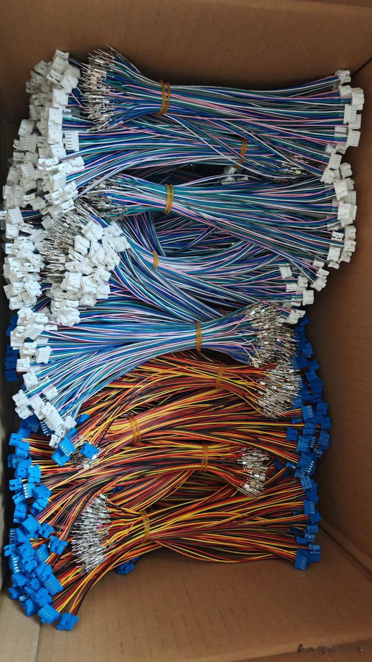 人到中年，
你要允许自己有瑕疵，
允许自己脸上有皱纹，
头上有白发，
时间不会放