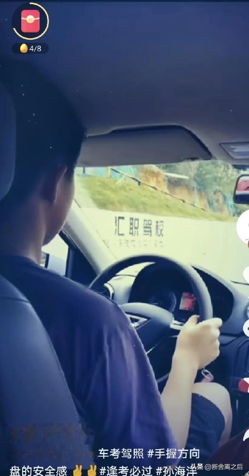 去年我爸刚出去相亲认识一个东北女人，年轻爱打扮身材好，五十出头。认识第二天就带回