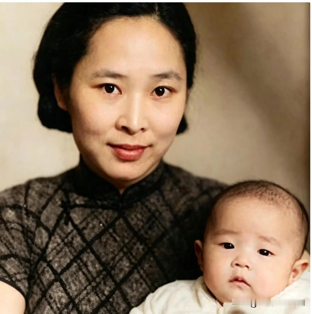 她是黄埔军校武汉分校女生队学员，被誉为黄埔校花，建国后长期在全国妇联工作，为副部