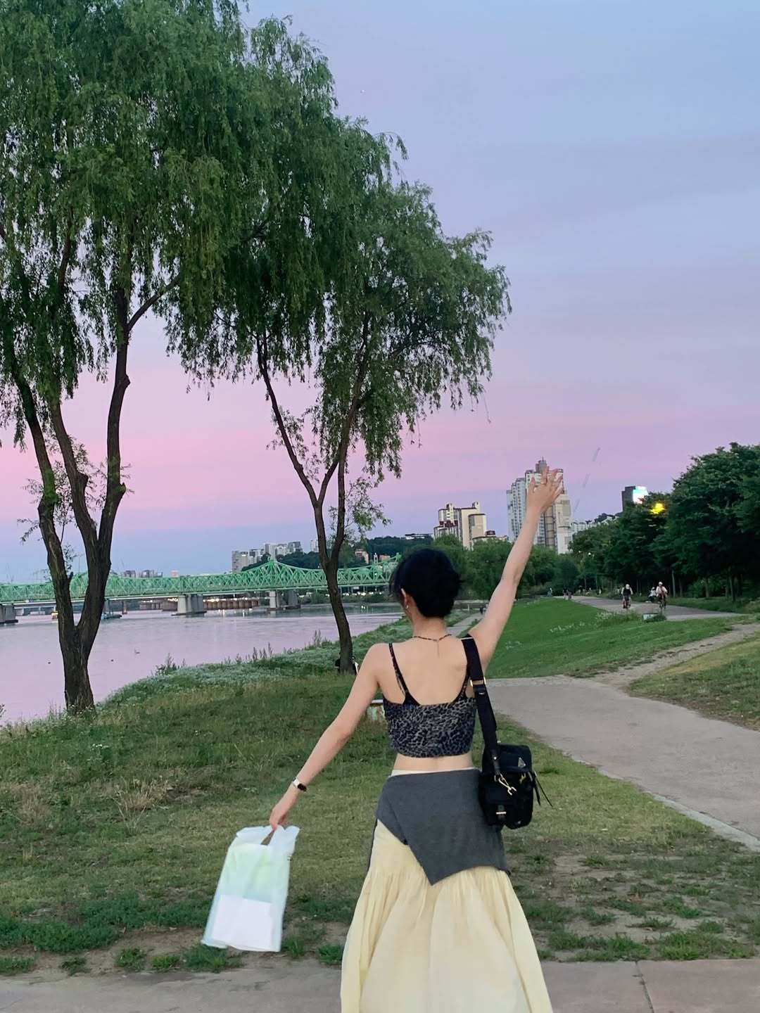 三张街景更是神中神 氛围感欧尼…… 