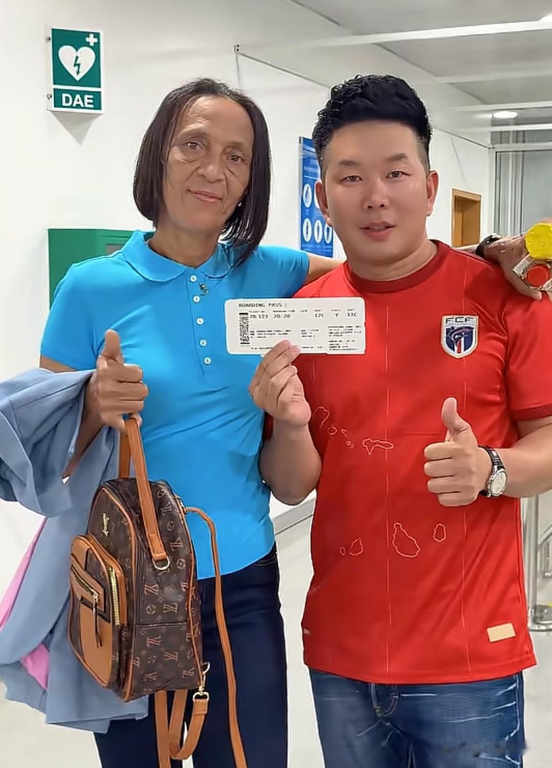 我就说这届世界杯中国人除了不能在球场上掺一脚，哪都能掺一脚，据媒体报道，温州商人