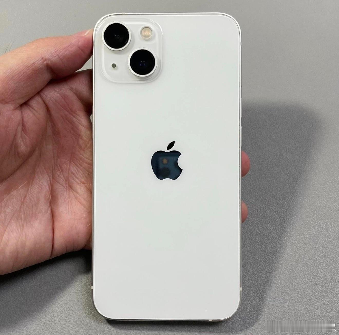 我觉得每一个在2026年还在用iPhone 13以下机型的人都是战神。🫡 