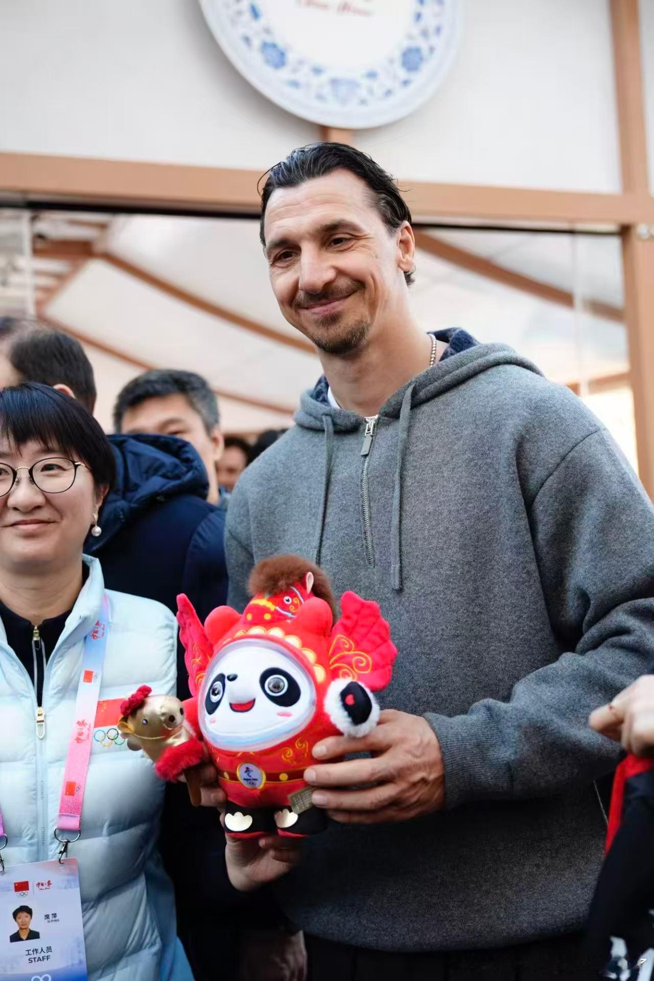 米兰战神收到马年新春礼物伊布喜提马年新春礼物，冠军荣誉满身，实力碾压群雄，祝米兰