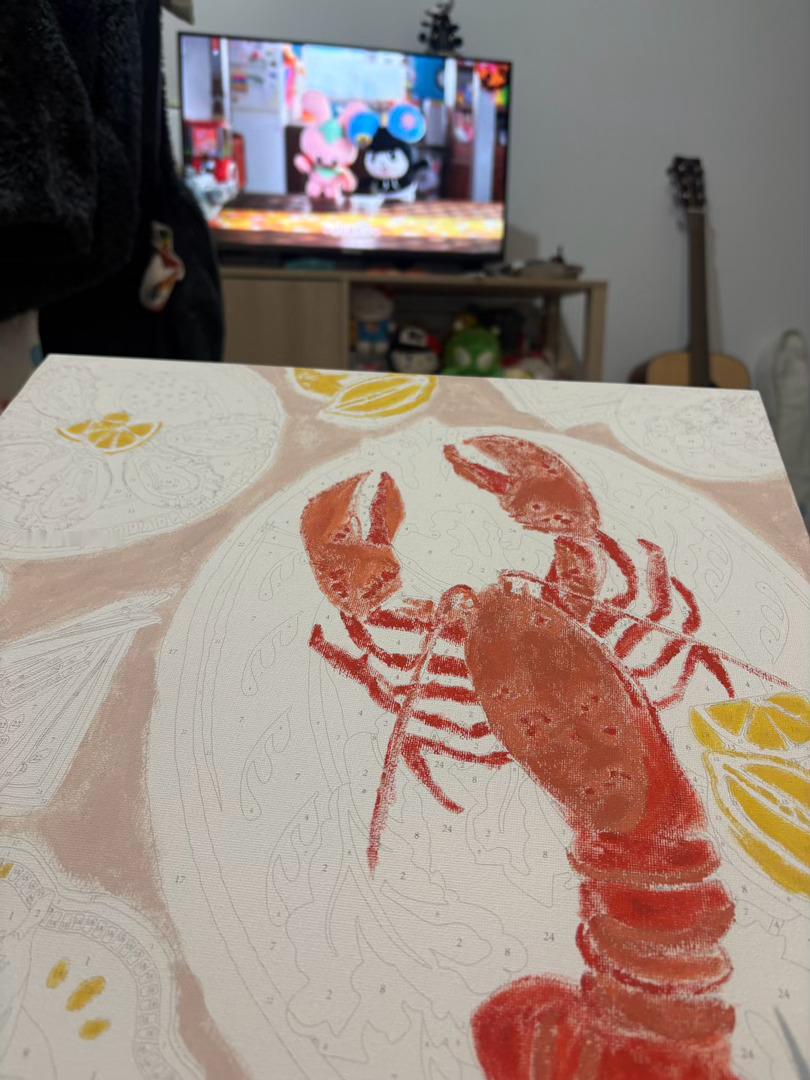 幸福夜晚！今天上了一天班其实很郁闷，但晚上回来吃完自己做的美味烤栗子，然后坐地上