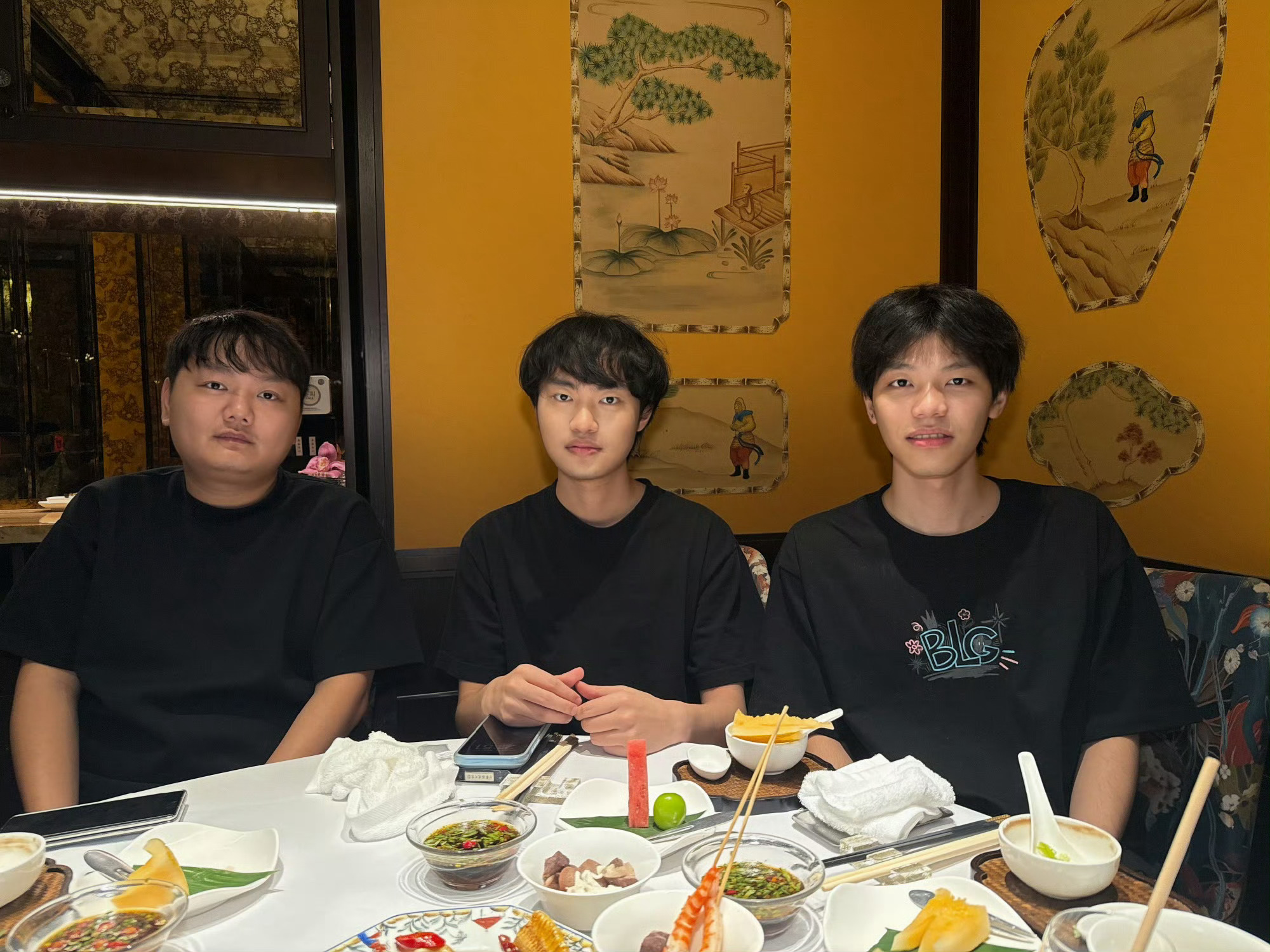 Knight牙膏On聚餐膏哥和Knight、ON聚餐啦[吹风车]S16世界赛LC