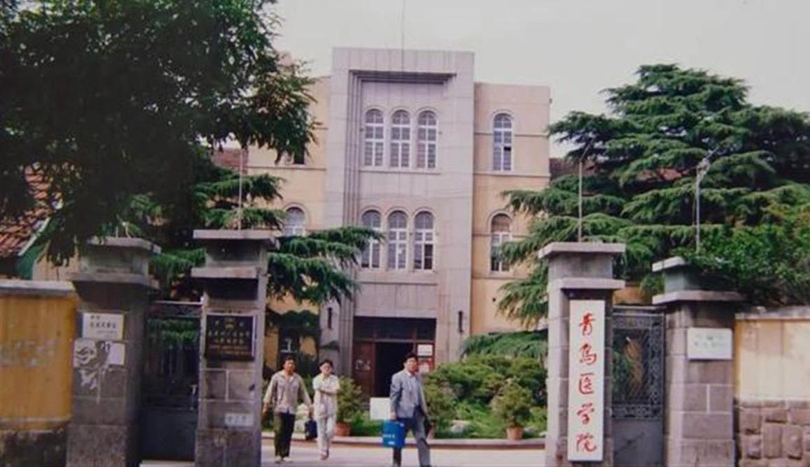 什么年代的青医大门照？你和这所名校有什么故事吗？