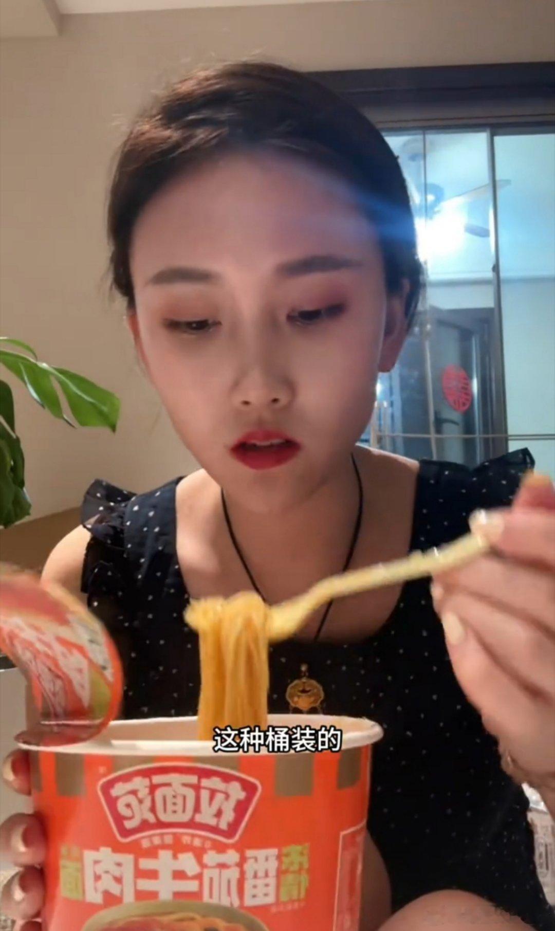 社保挂靠代缴为何屡禁不止 就知道打压我们普通老百姓，不去大公司社保都不能买了是吧