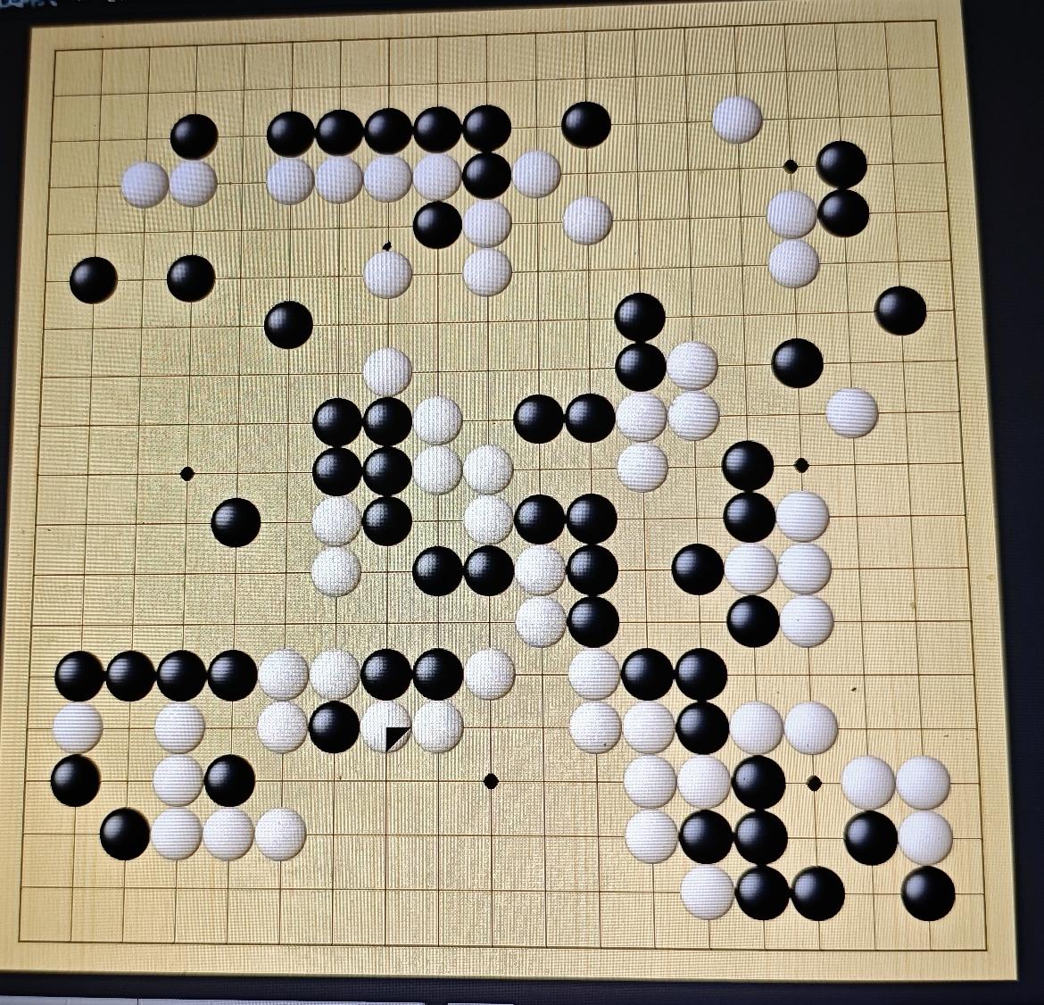中国围棋“新人王”赛决赛第二盘
          黄邱铉～林子杰
    昨天