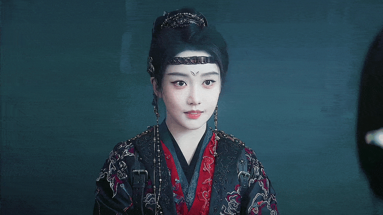 这居然是姜贞羽谁懂这种反差带来的冲击力！上一秒还是记忆里软软甜甜的氧气感女孩，下