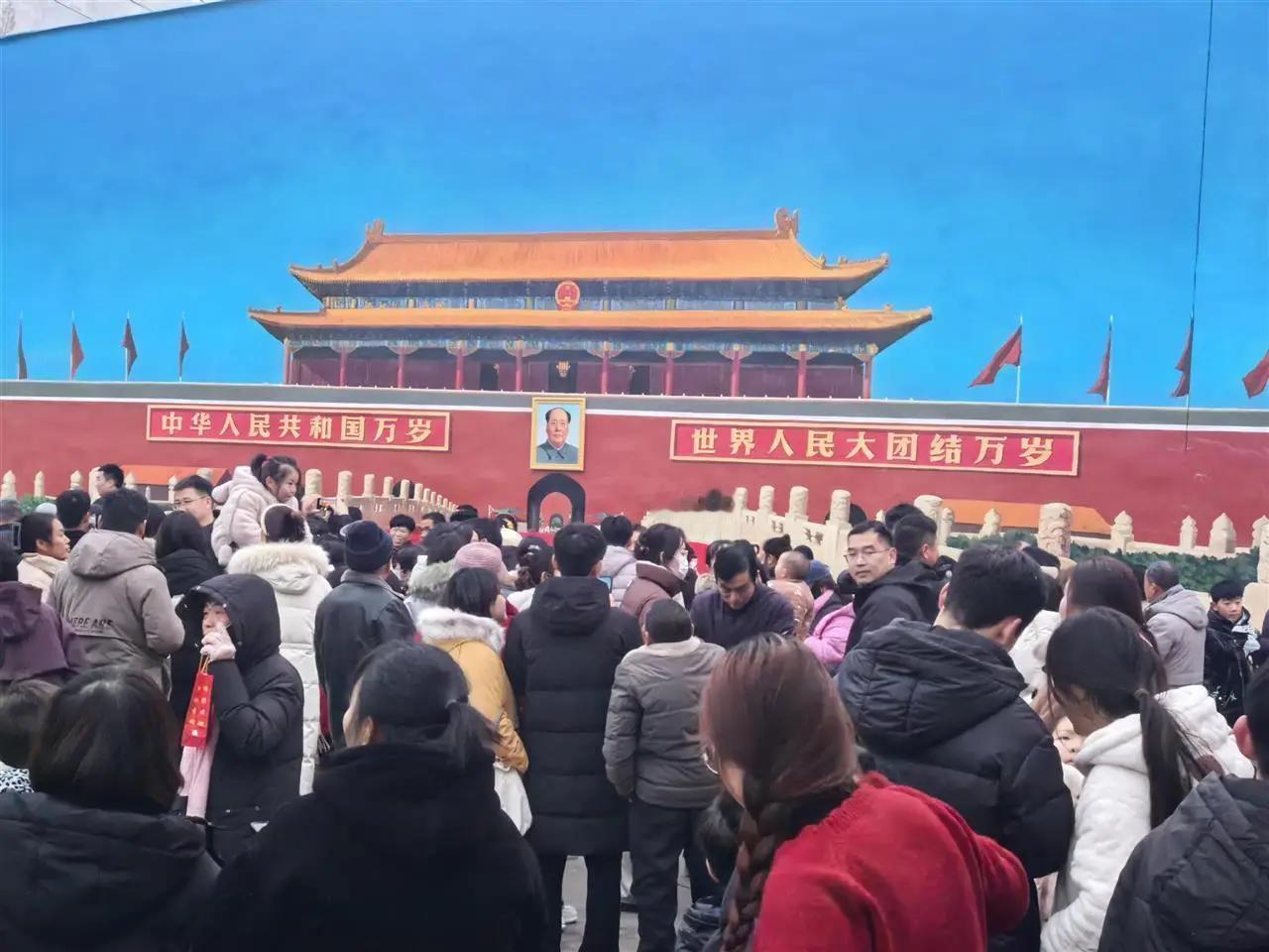 从农民画家吴承言“自掏腰包”为村民作画，看闫学晶“卖惨”的别样人生境界！

吴承