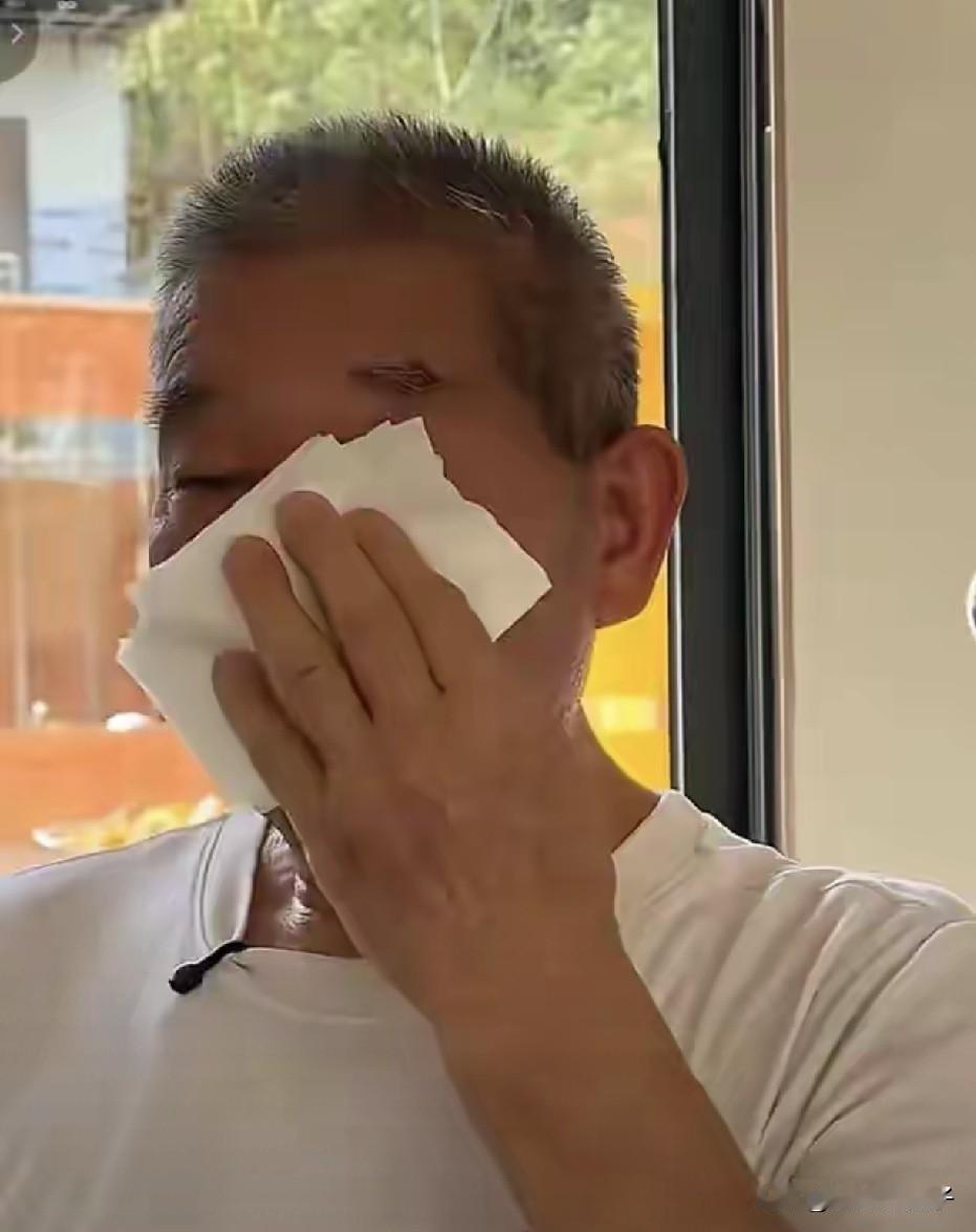 六岁天赐终于上小学了 ，可是被同学嘲笑，75岁老黄心疼流泪，希望早点去北京生活，