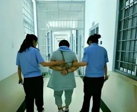 2016年，武汉看守所，艾弘被执行死刑的日子，回顾这三年的监禁生活，一直悔悟自己
