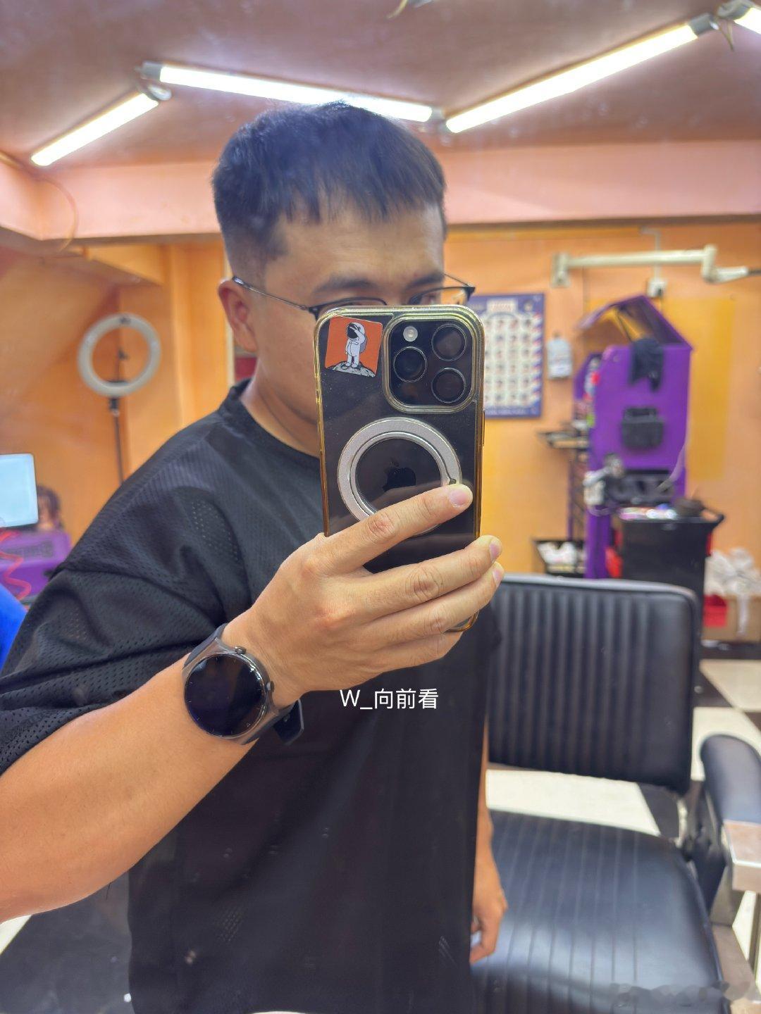 剪了个发，清爽舒服！[哈哈][哈哈]Tony老师啥都聊，旅游、健身、美黑、咖啡…