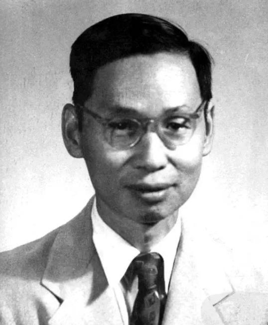 1937年，如果不是他当年假扮乞丐，冒着枪林弹雨，日夜奔走1400公里，将50毫