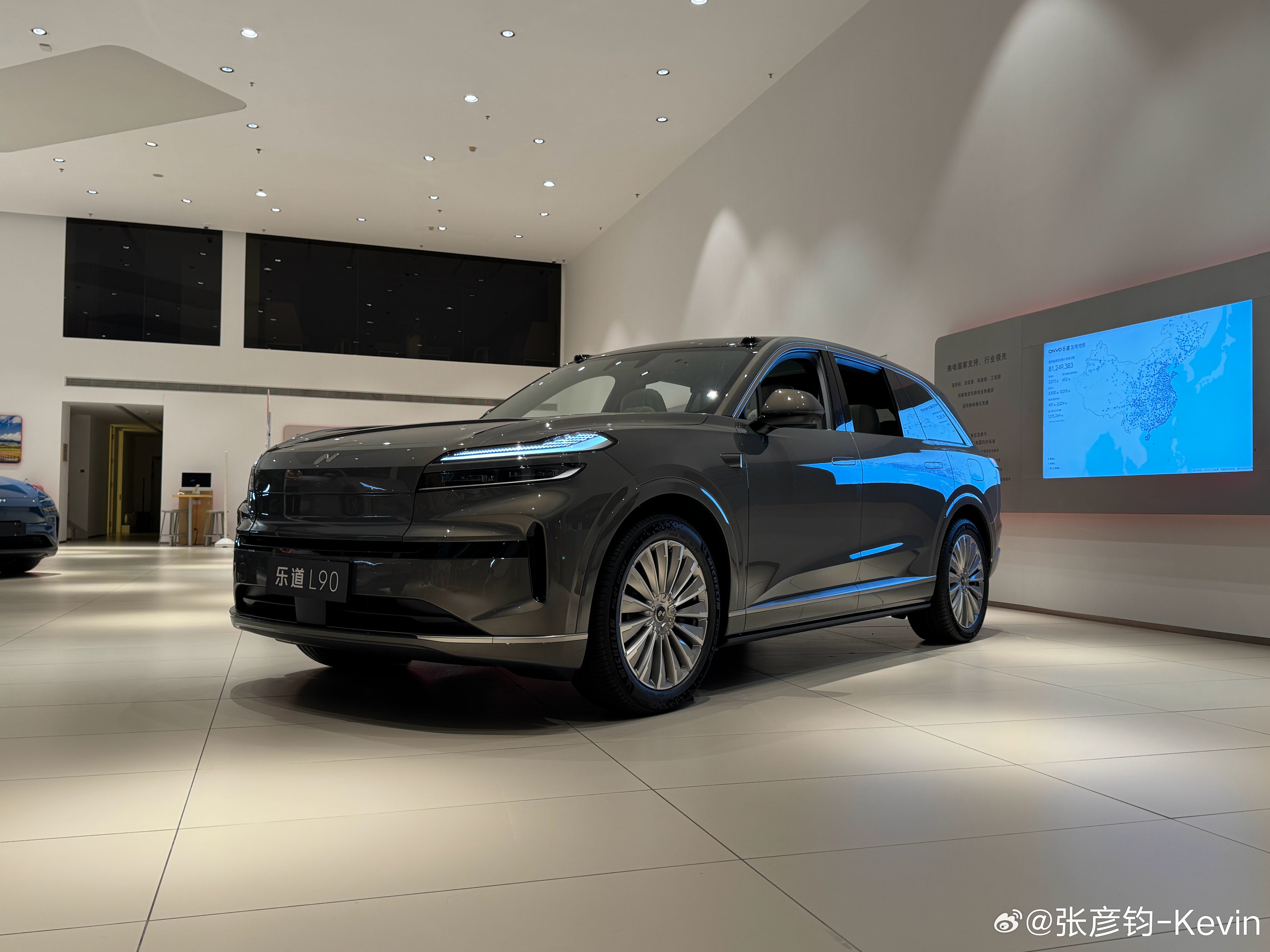 乐道L90，晚上发布会看一半，就来店里试驾了：开着感觉还是有挺多值得优化的点，但