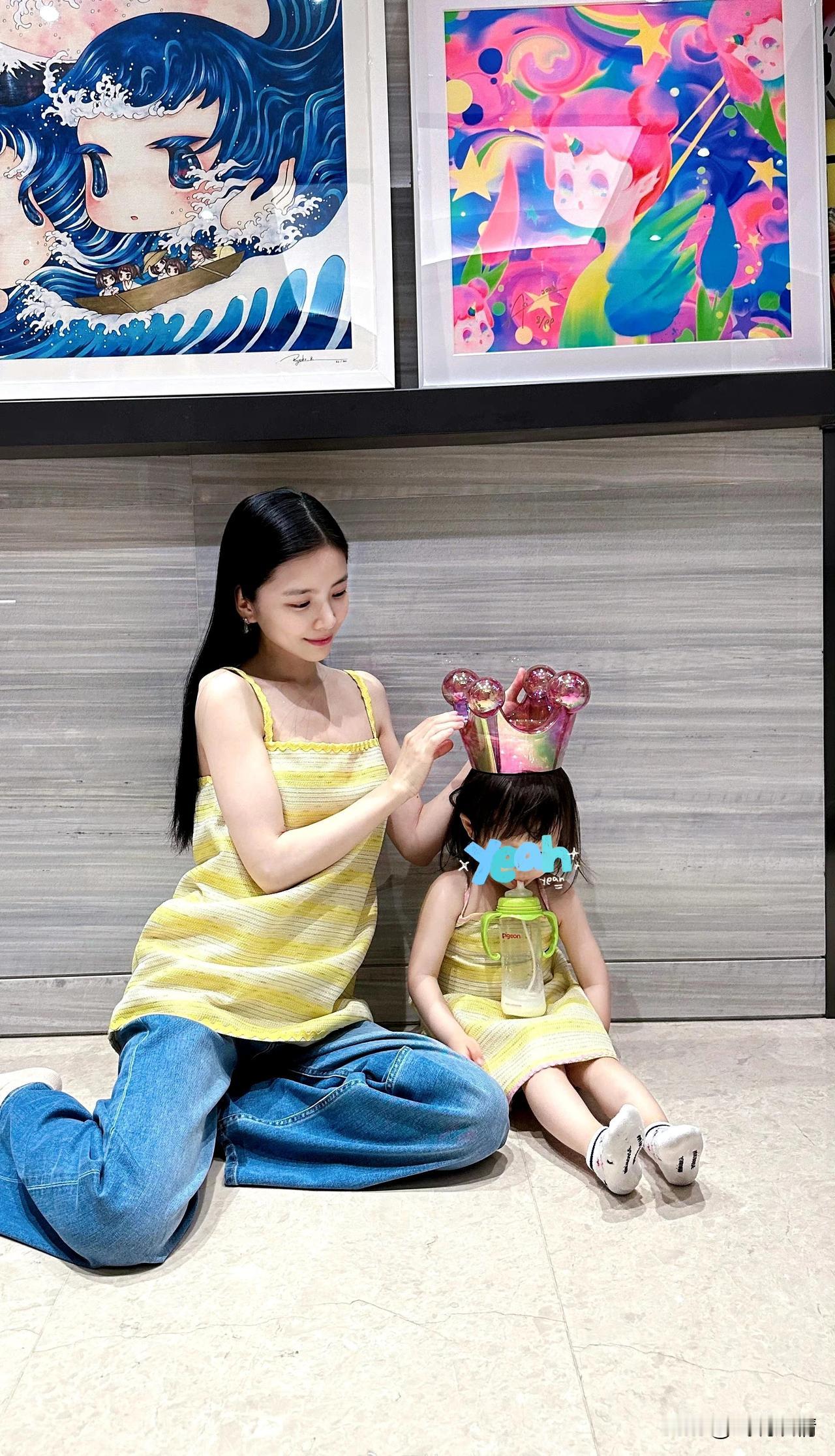 杜淳老婆与女儿穿亲子装共度母亲节！
5月12日，杜淳老婆王灿晒出一组与女儿小蛋饺