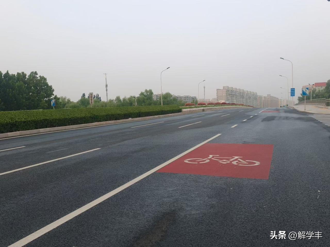 a股七月进行了高低切换，从科技创新转移到了消费蓝筹，
国家推出十五五消费60万亿