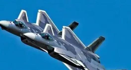 美军最近那份2026年版的“国防战略报告”刚出炉，嘴上说着要跟中国寻求“体面的和