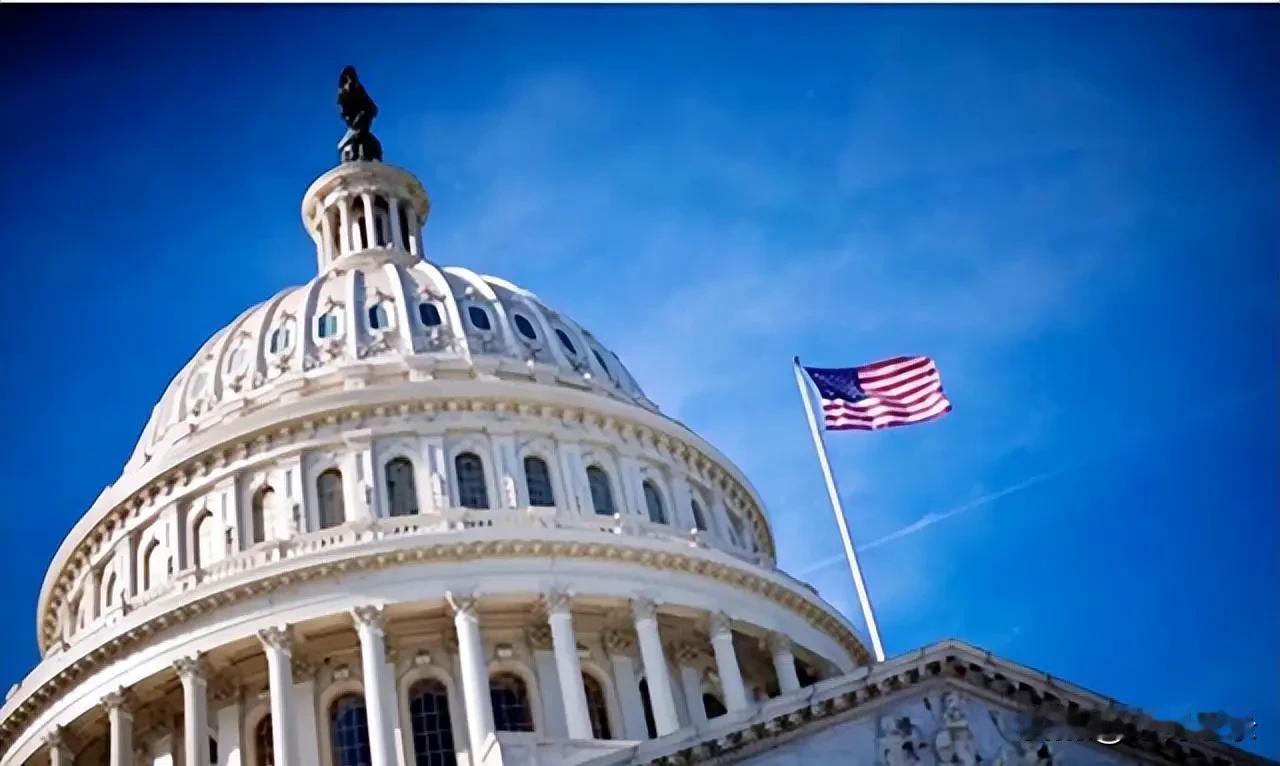 美国这只纸老虎，还能装多久？
表面看来，美国很有招数，也有很多损招，总能把他的对