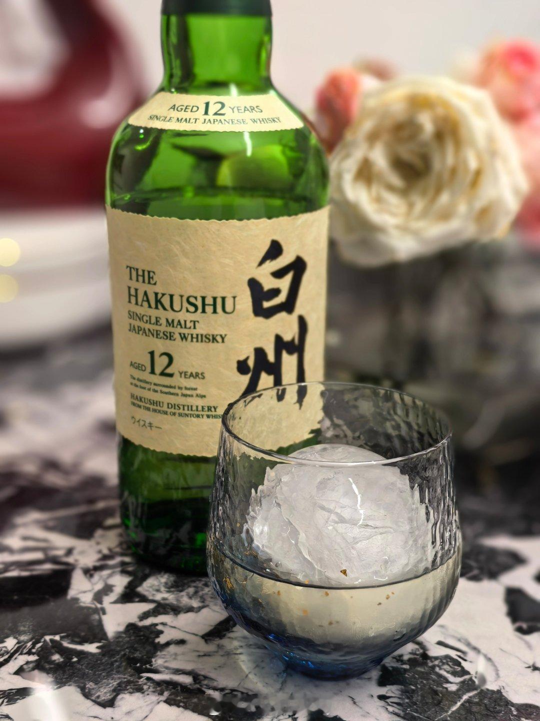 渐渐的也习惯并接受了白州的泥煤味，是口味变了吗？也许不是。所有的接受都需要一个过