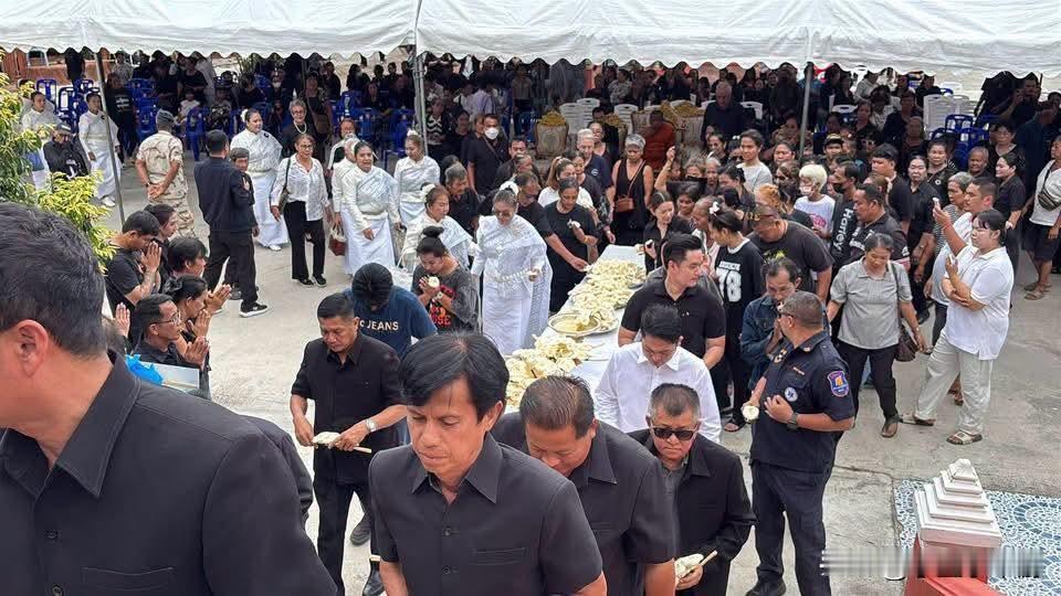 司法正义的温度｜泰国春武里府向5名命案遇难者家属发放150万泰铢补偿金🕊️
8