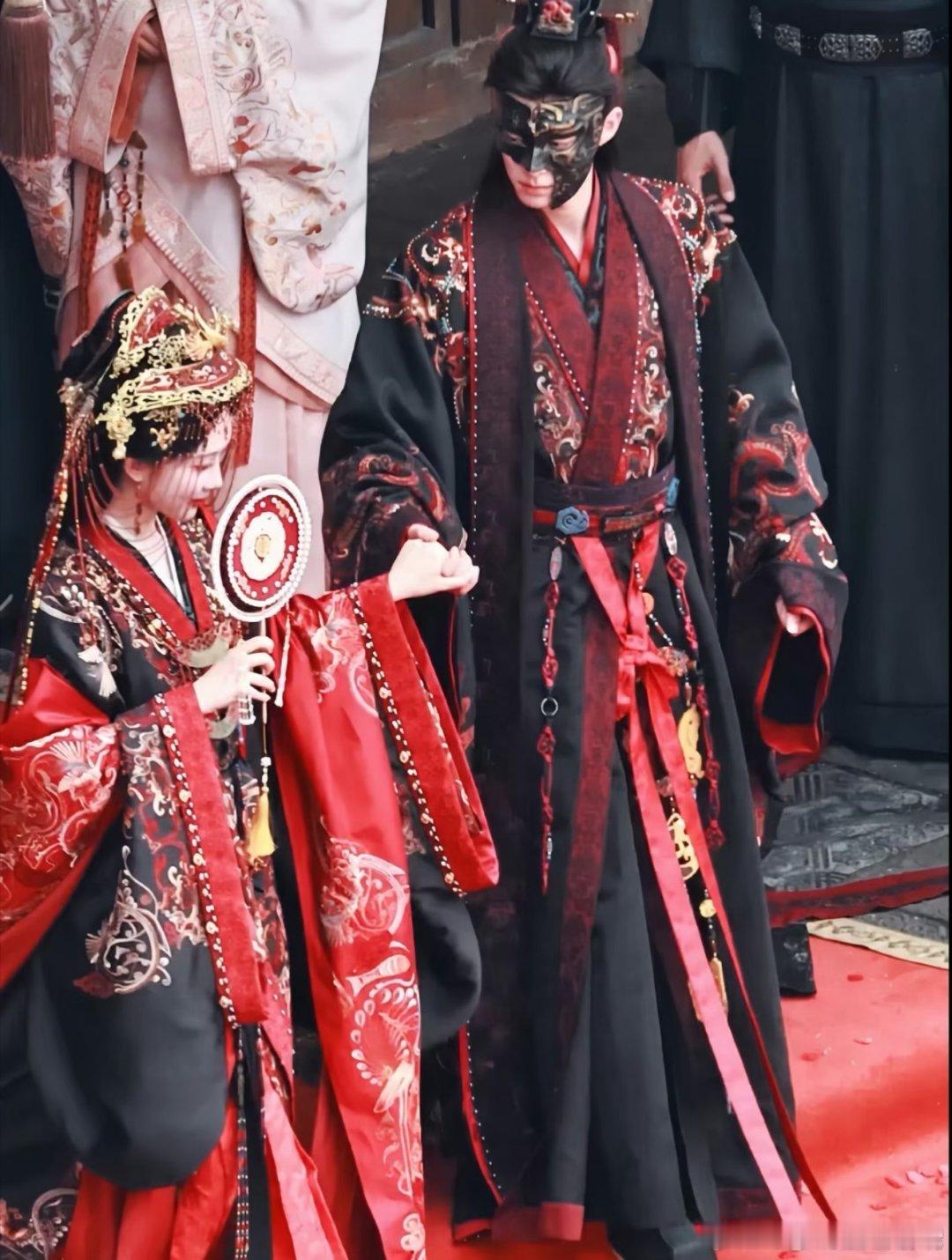 王鹤棣孟子义大婚何与连摆五天流水席何与在横店连续五天送奶茶 何与这波操作太圈粉！