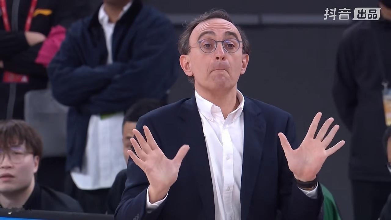 今晚，辽宁队和上海队1/4决赛的预演，上海队打的一点不客气，辽宁队对对手太尊重，