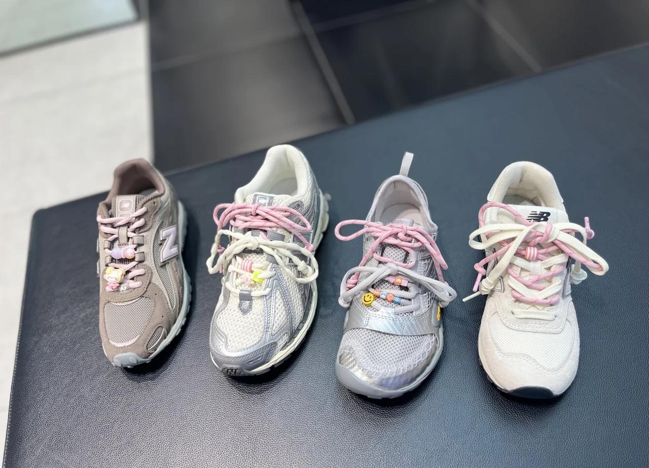 谁的鞋这么粉啊～～～🎀🎀🎀
Newbalance  谁让我是粉鞋控  粉粉