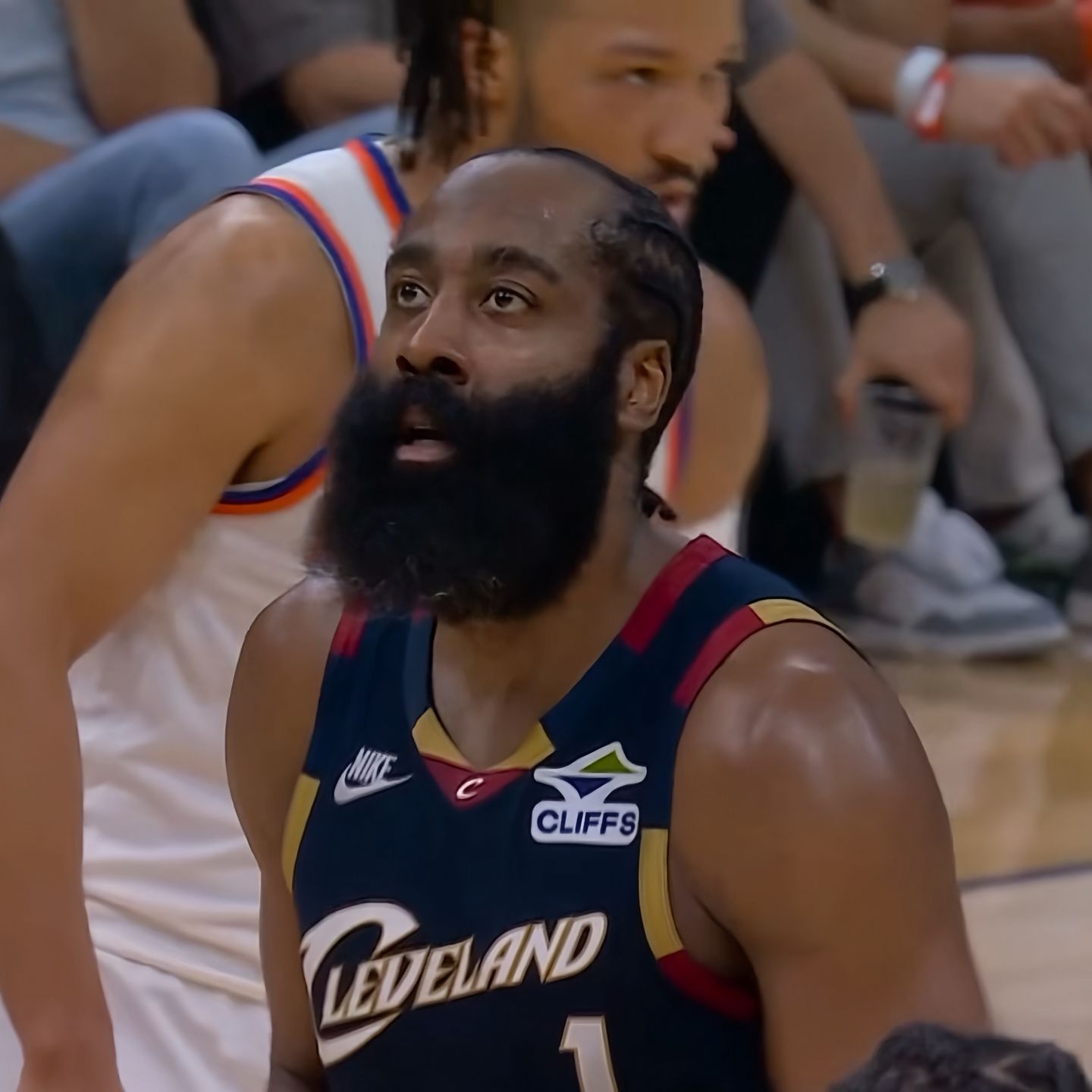 哈登生涯首次被横扫 征战NBA17载，34轮季后赛系列赛从未被横扫的纪录，今天彻