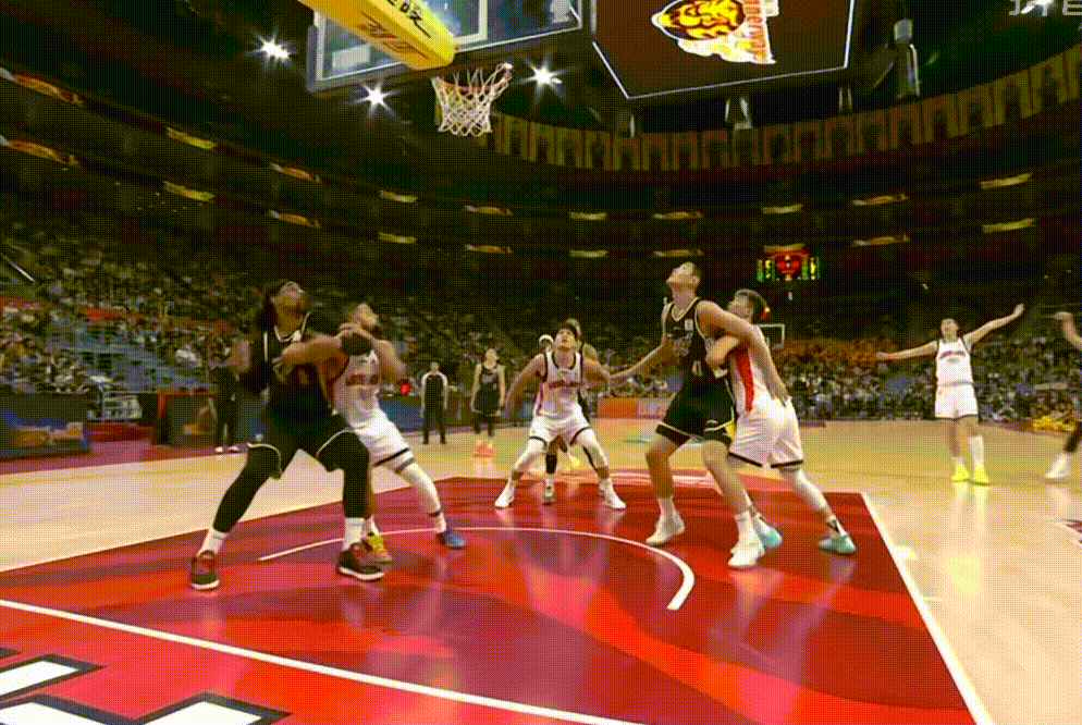 太喜欢王洪泽了！这卡位这预判，小孩哥打进强硬2+1后更是捶胸怒吼，霸气啊！广东男