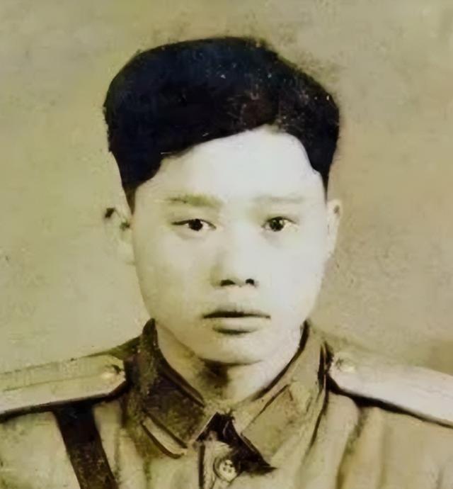 1951年1月28日，志愿军战士潘天炎因为生理需要去附近的草丛解决，却意外发现阵