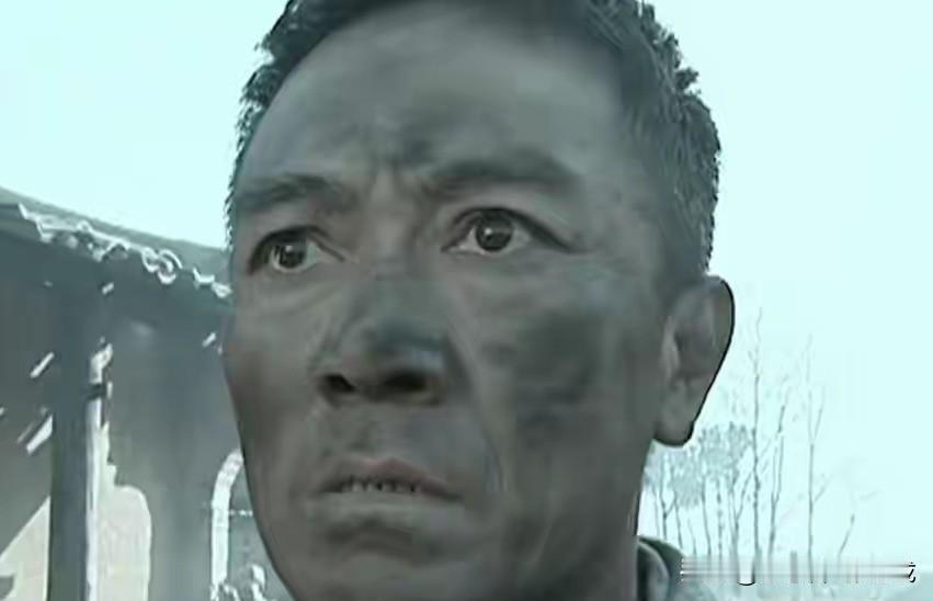 李云龙有恩必报，有仇也绝不过夜加倍奉还！在战斗时决不含糊，打到敌人都怕，打到敌人