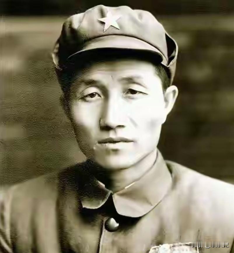1934年12月4日，河南栾川叫河镇。23岁的陈廷贤挑着糕点担子正要去赶集，半路