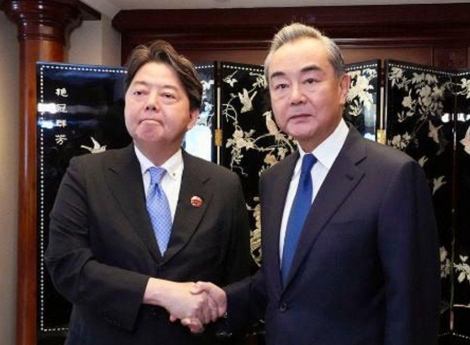 王主任在雅加达应约会见日本外相林芳正林芳正解释了日方在福岛核污染水排海问题上的想