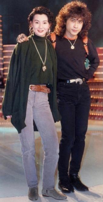 张曼玉和齐秦早期的合照，年轻本来就是一件美好的事情，真是才子佳人啊，张曼玉皮肤白