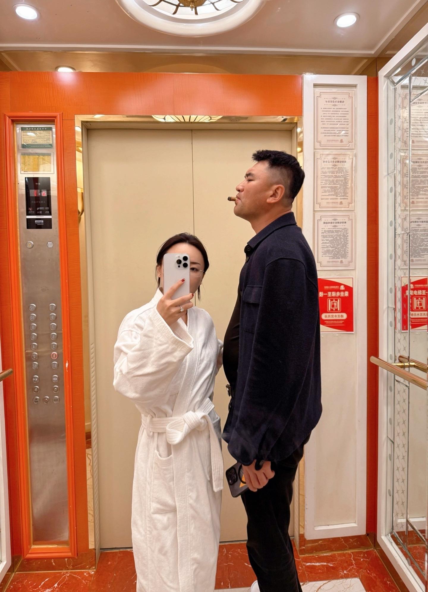 告诉你不要被男人左右 不是告诉你左右没有男人