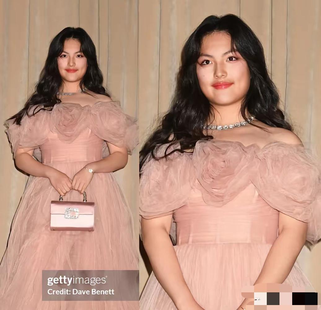 李湘女儿，是不是在西方国家待久了的原因，怎么看着和那里的女孩子一样显成熟了呢。