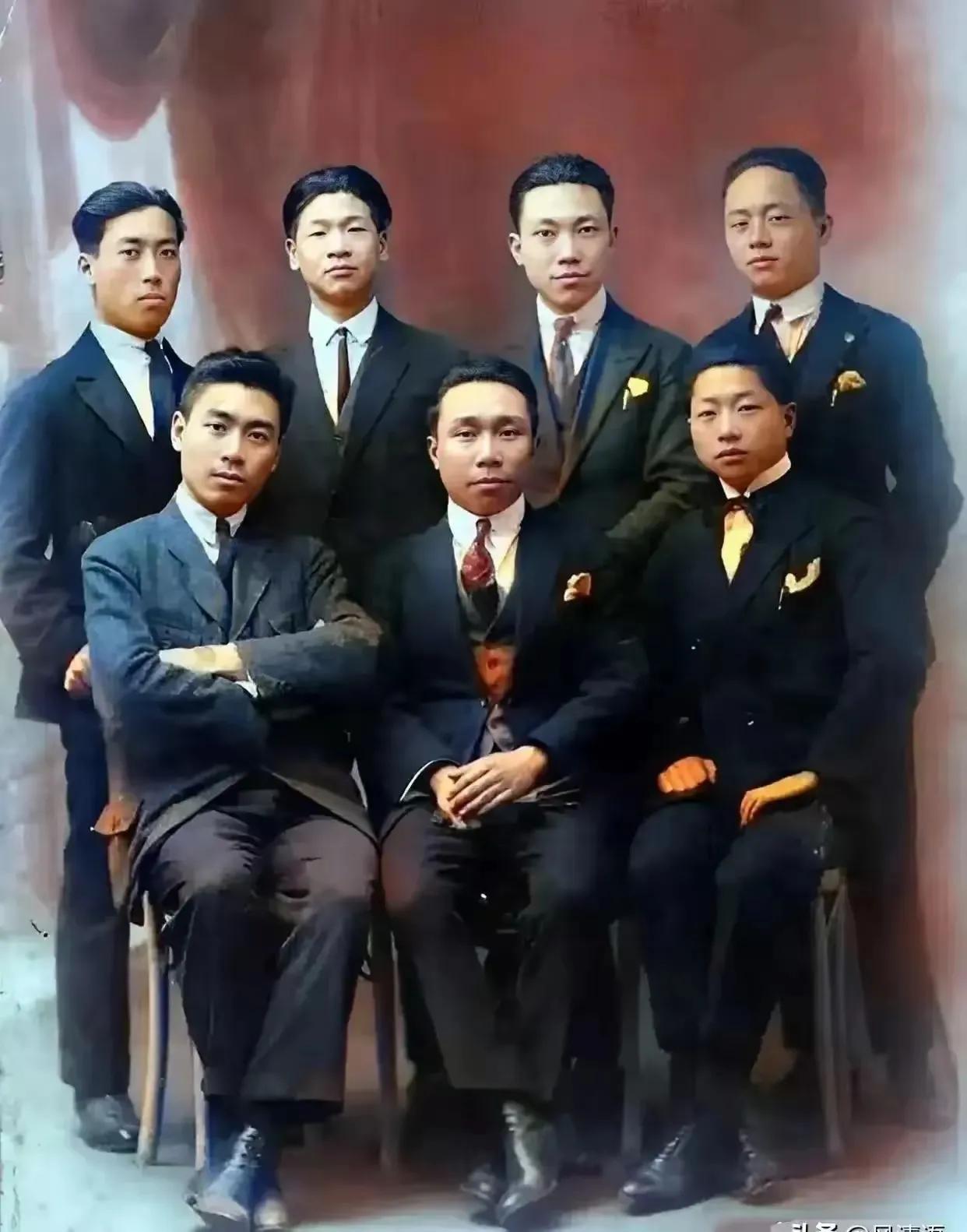 敢说一句，这照片里面的人没有人能全部认识，很多人都只认识周总理分享感动老照片 老
