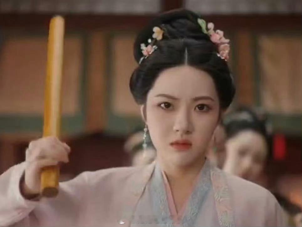 许荔莎出演过卿卿日常许荔莎饰演过尹岸的“二十四节气妻子”之一立春，大家有印象吗 