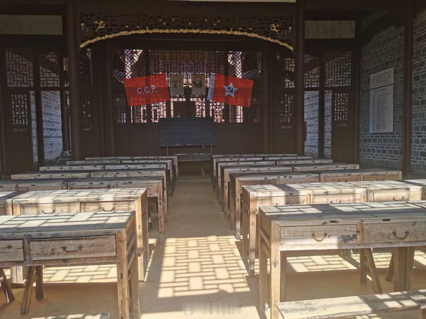 今年5月，我特意前往井冈山，探访了龙江书院。1927年11月中旬，教员在此创办了