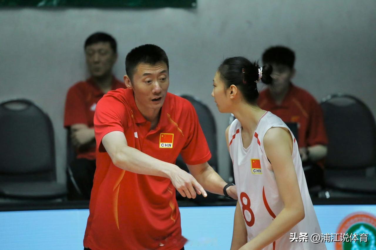 “小吴梦洁”出炉！女排小将张一佳在U18亚锦赛小组赛最后一轮比赛中砍下14分，3