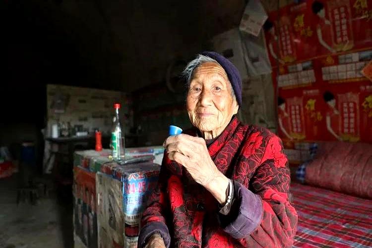 山东宝妈李娟家这事，说出来你可能不信：婆婆每月5号雷打不动转5000带娃钱，可从
