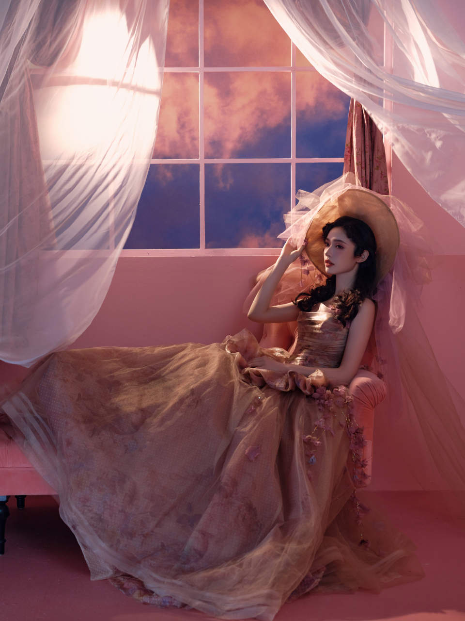 水龙吟演唱会裙摆盛放，是未谱写的圆舞曲。林允摄影：任欣羽 