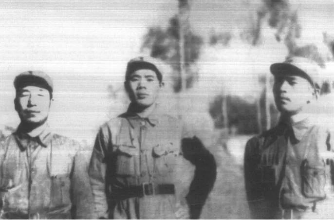 1943年，7000日寇围攻300名八路军。生死关头，一名怀孕8个月的孕妇站出来