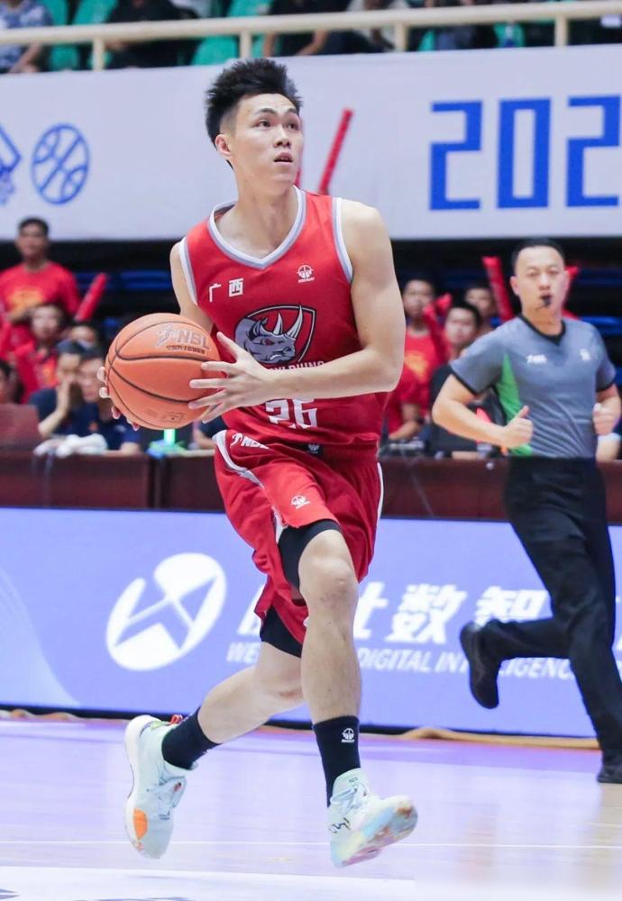 26岁才进CBA，新秀赛季就全明星首发，庞峥麟还是走了。
今天，中国男篮飞日本