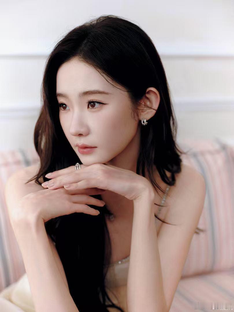 张艺凡张艺凡chua地一下撞飞范丞丞速度快到只留残影！chua 一下范丞丞直接被