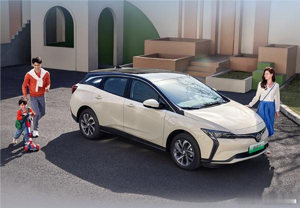 汽通用别克宣布微蓝6增加450km舒享Plus版和450km越享Plus版两款新